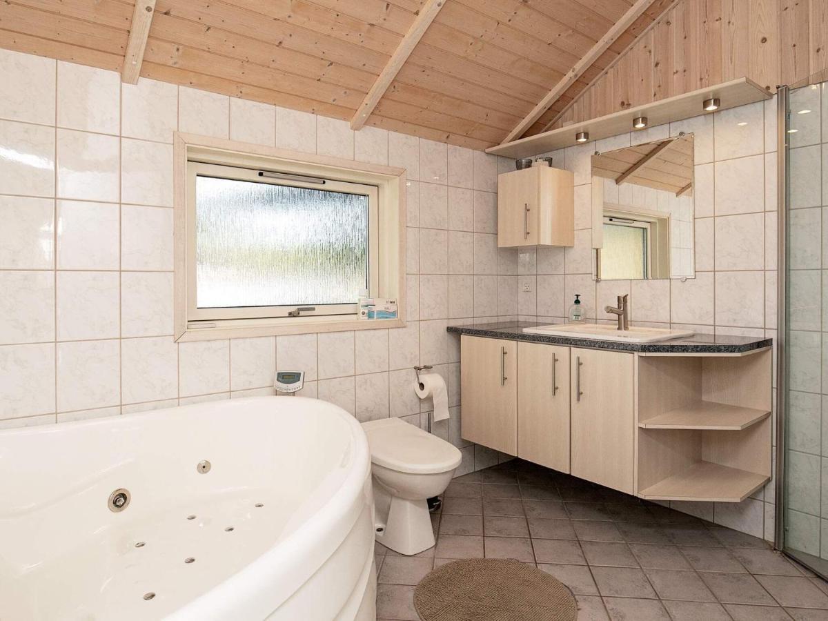 Three-Bedroom Holiday Home In Rodby 38 Kramnitse Экстерьер фото